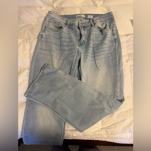 Kancan Kurvy Mid-Rise Straight Stretch Jean - Picture 4 of 8